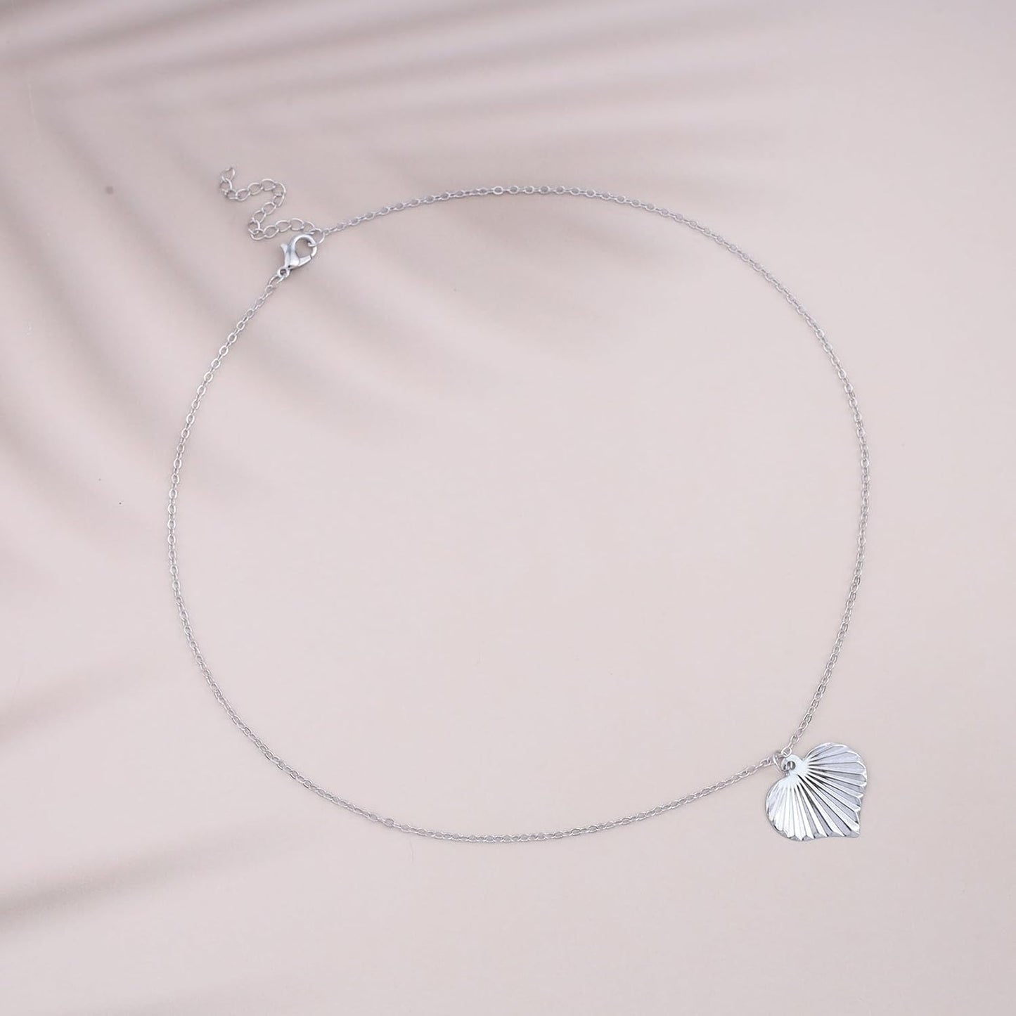 Boho Heart Pendant Necklace Gold Heart Necklace Vintage Heart Love Pendant Necklace Textured Heart Chain Necklace Minimalist Heart Charm Necklace Jewelry for Women and Girls