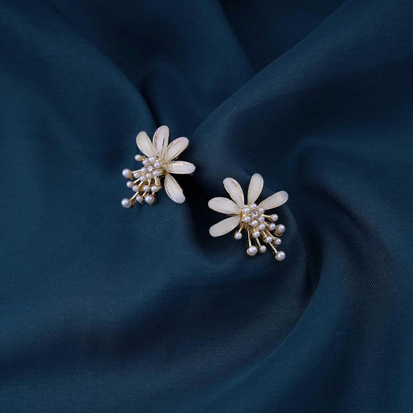 Vintage Flower Pearl Earrings Tiny Pearl Drop Earrings Enamel Flower Stud Earrings Gold Cluster Pearl Earrings Jewelry for Women