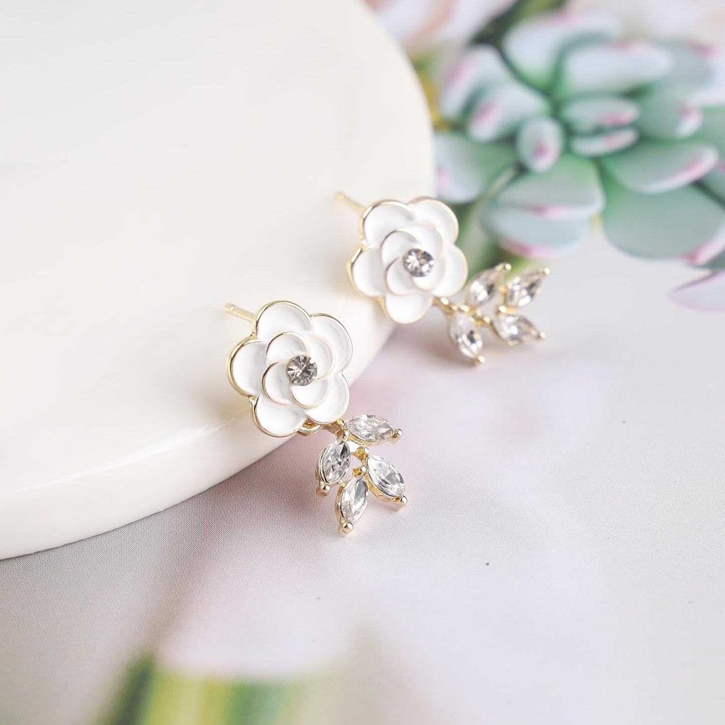 Vintage Crystal Flower Earrings Rhinestone Leaf Drop Earrings White Camellia Stud Earring Gold Cz Flower Bridal Earrings Jewelry for Women