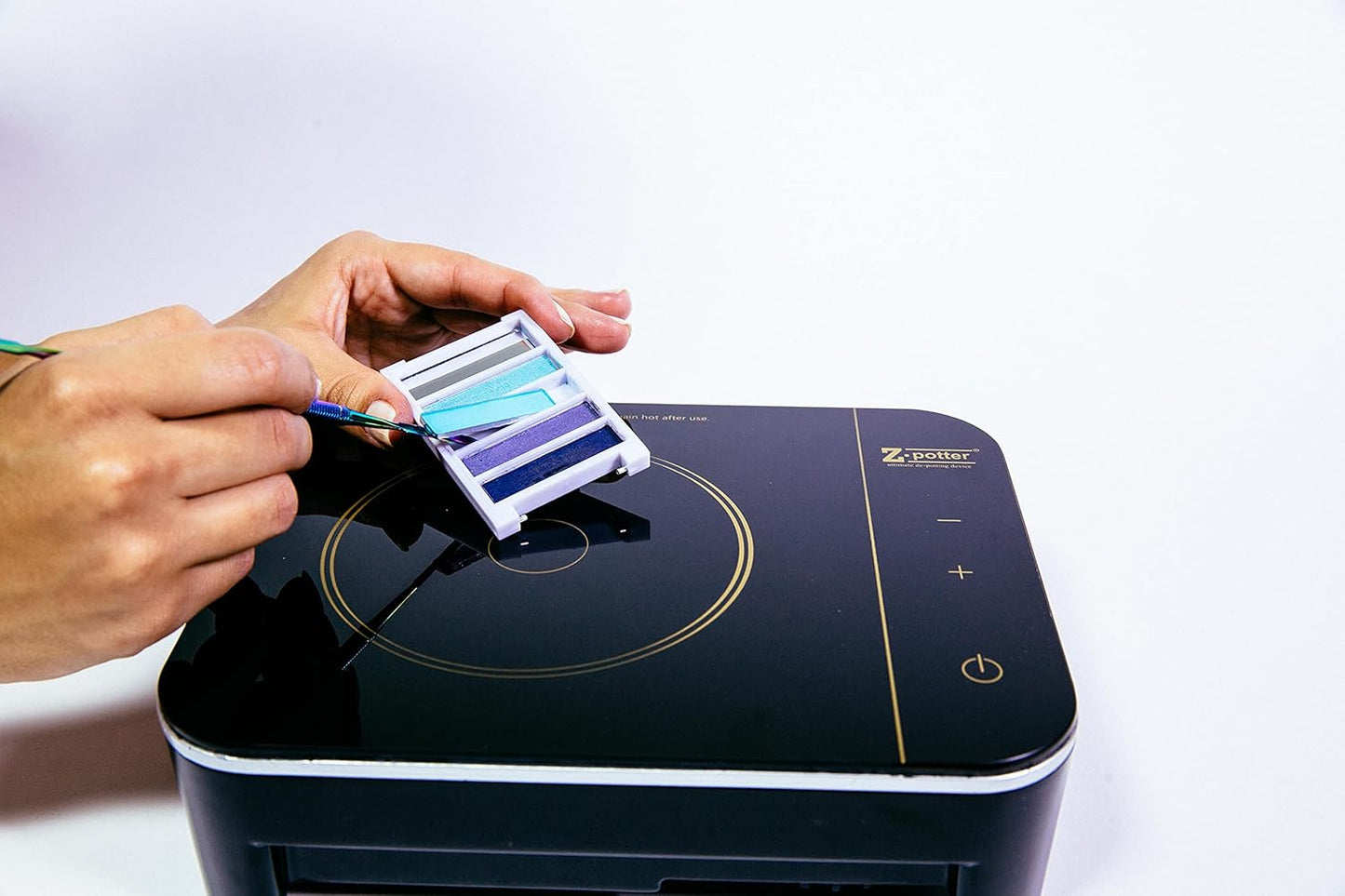 De-Potting Spatula, Dual-Ended Multicolor Steel Tool for Makeup Palettes, Empty Magnetic Palette Compatible, Professional Mixing & Blending, Iridescent Finish, 6.5" Length