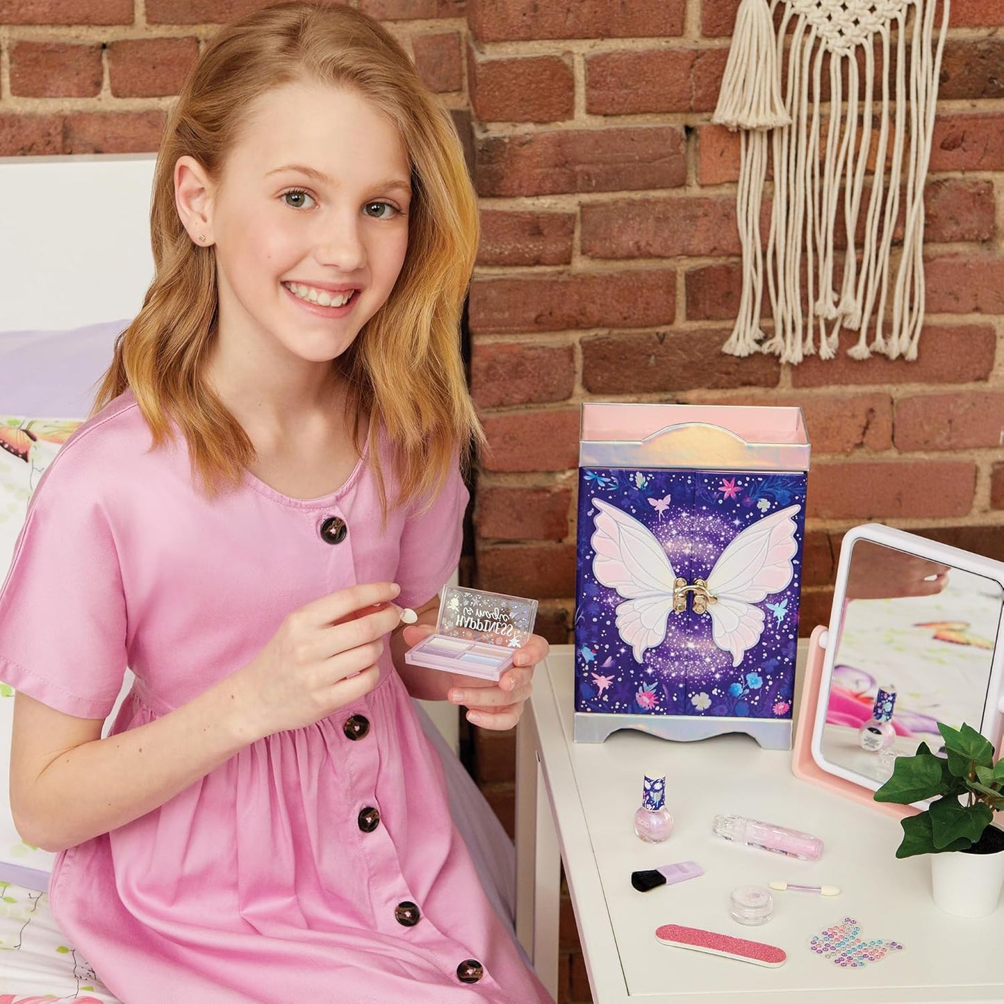 Make It Real Fairy Wardrobe Cosmetic Set