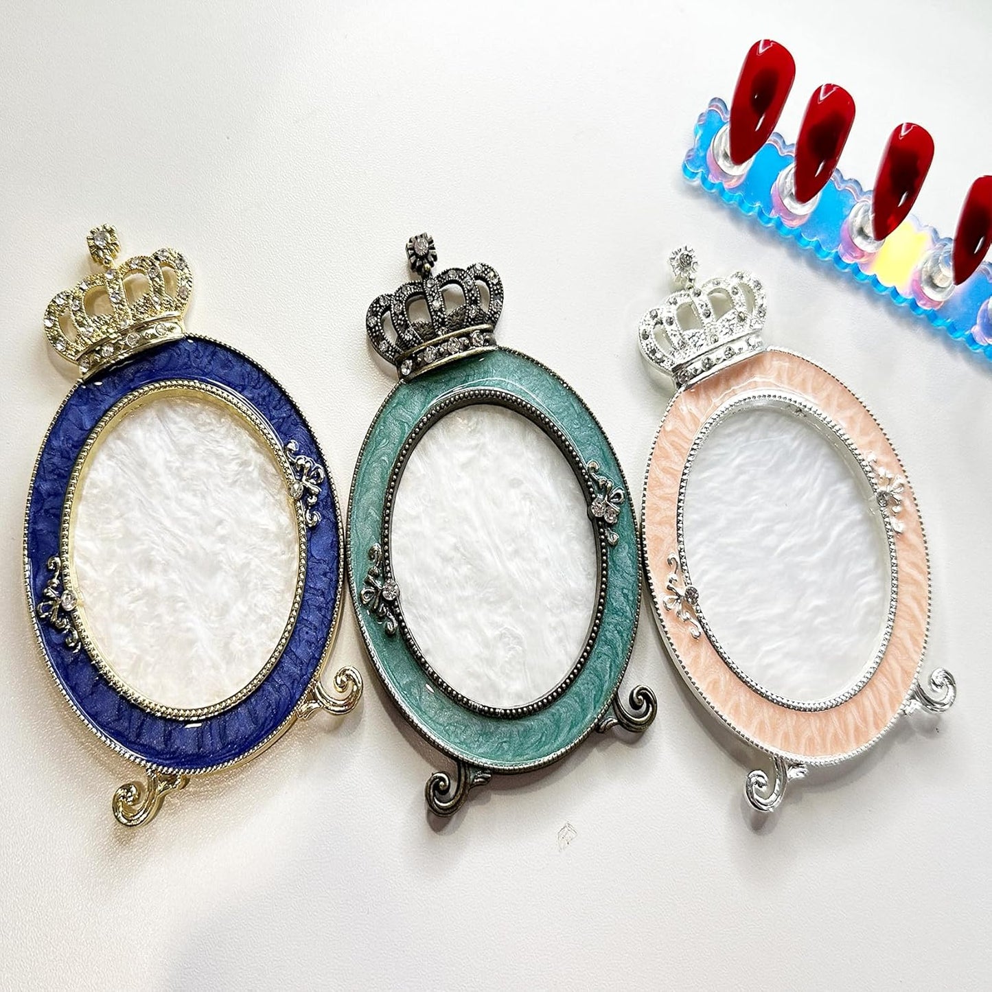 3 Pcs Nail Art Palette, Nail Art Painting Mixed Color Palettes Crown Nail Holder Retro Nail Art Display Board, Nail Art Display Tools Photography Props