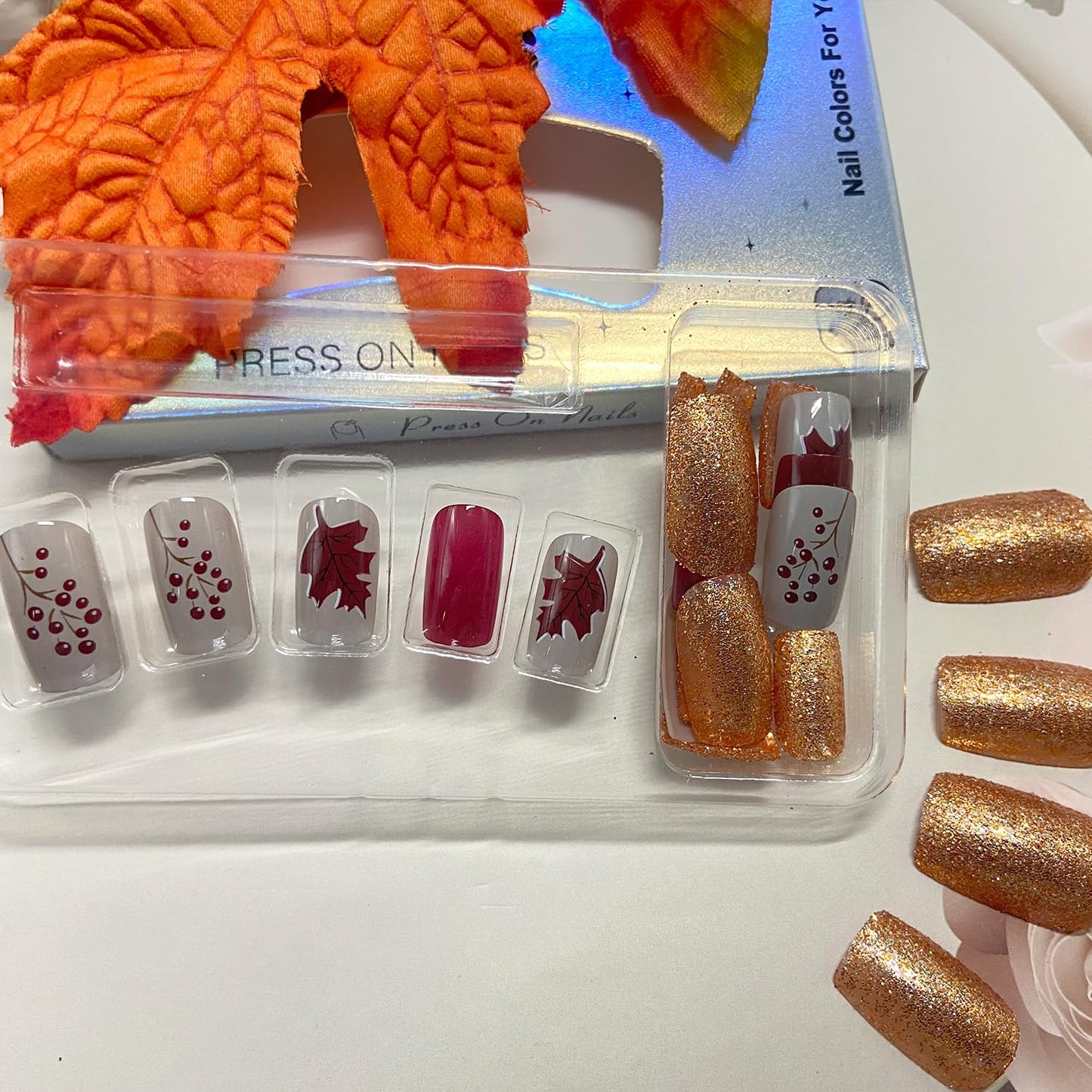 Vintage Maple Leaf Press on Nails Medium Square Fall Fake Nails Thanksgiving Maple Leaves Glue on Nail Glossy Autumn Gold Glitter Acrylic Stick on Nail for Women DIY Manicure